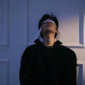 日本老师内急peeVK
